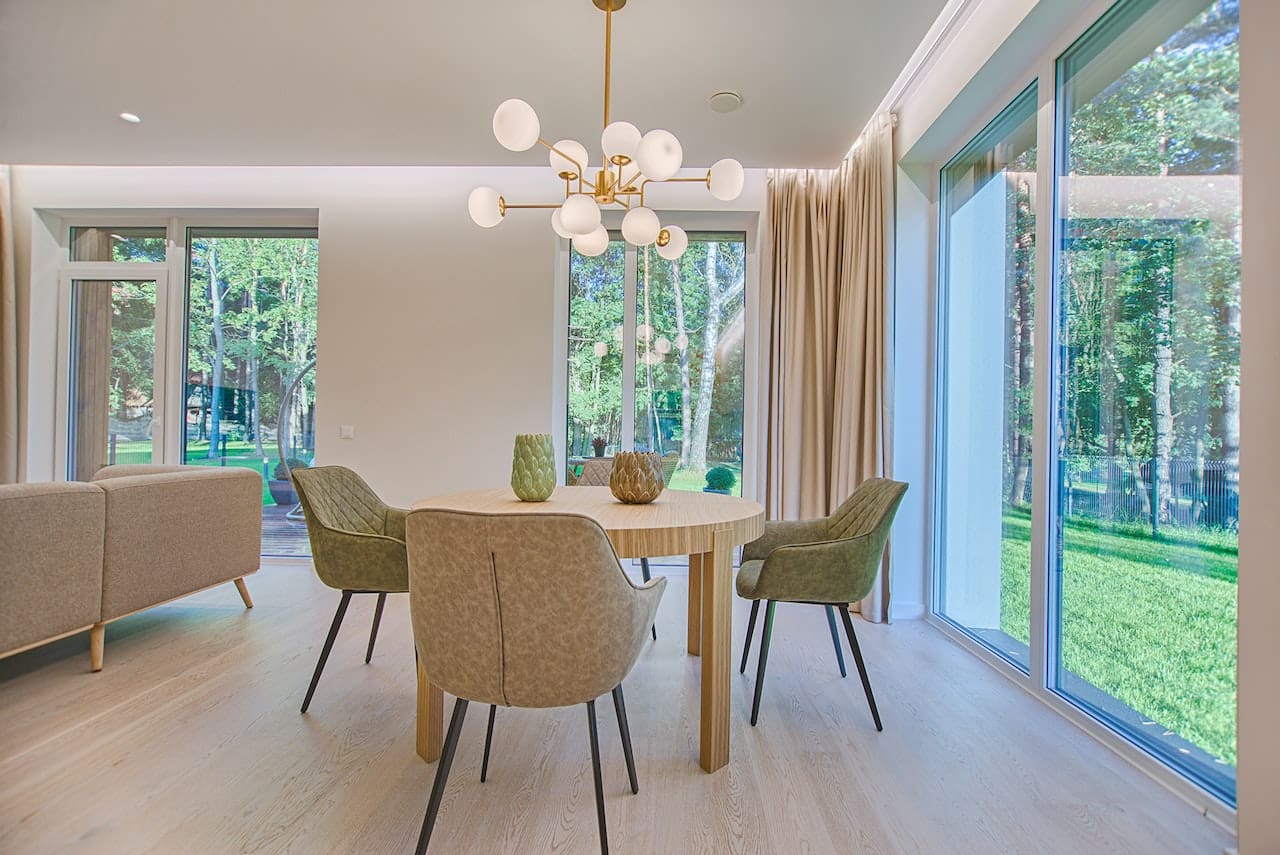 LandVac Optimum glazing - a modern, insulated living room